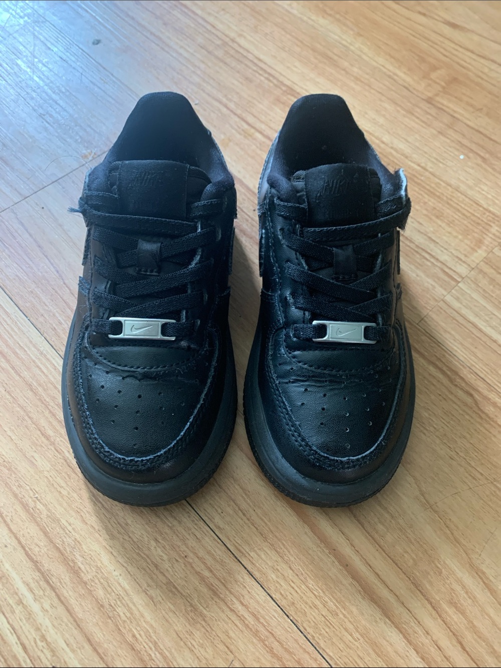 Nike Men’s Black Low-Top Leather Sneakers with Silver Lace Tag